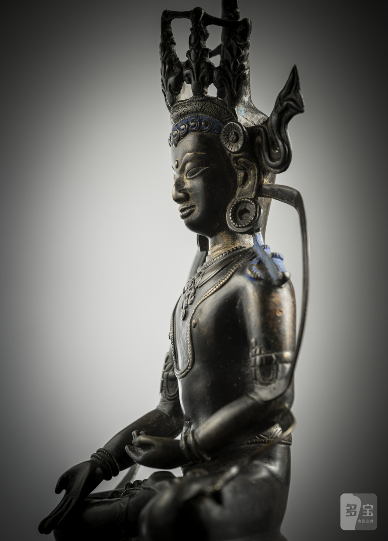 A BRONZE FIGURE OF RATNASAMBHAVA - 图4